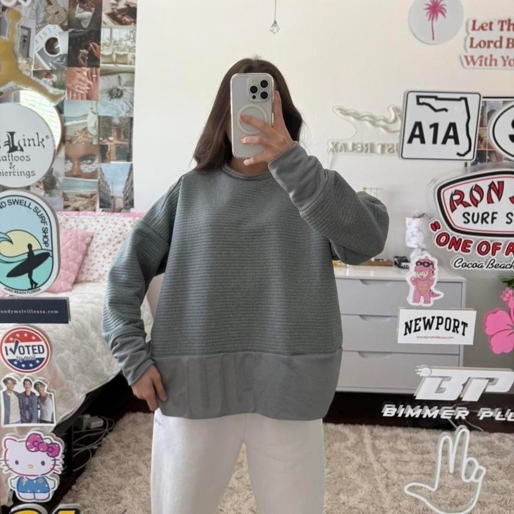 grey nike crewneck sweatshirt